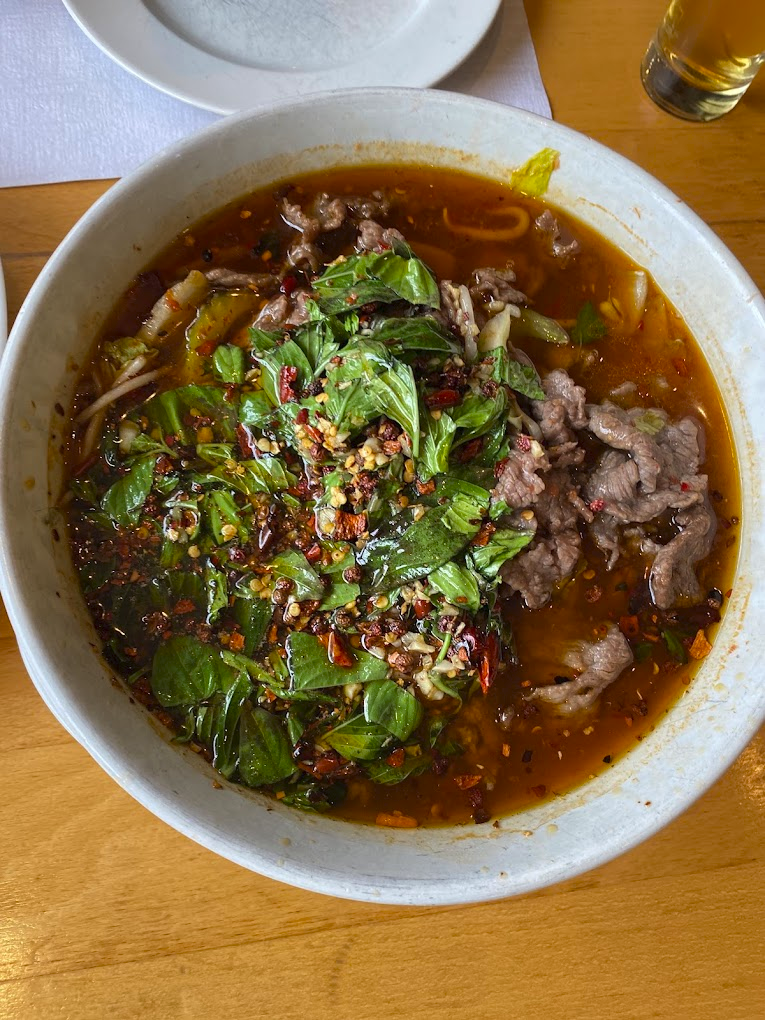 Soupe relevée au basilic et bœuf